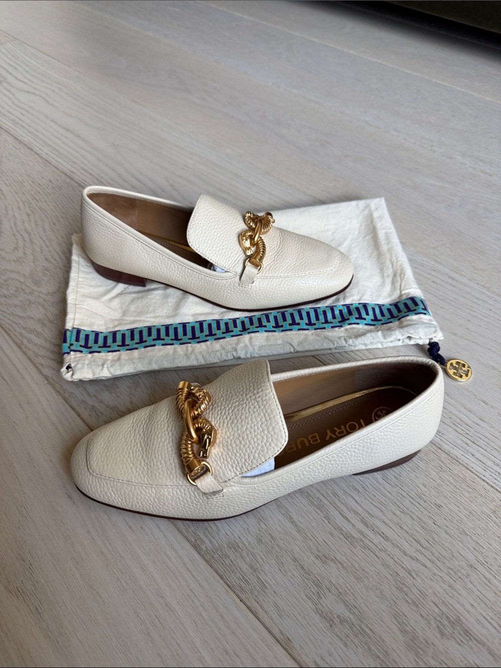 TORY BURCH JESSA CLASSIC LOAFERS LIGHT CREAM/GOLD Size 5 1/2 Shoes Flats